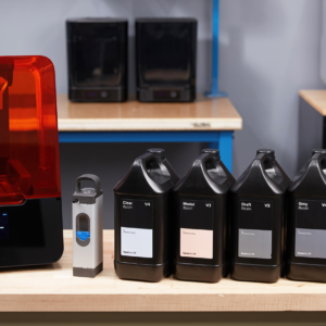 Formlabs Resin Pumping System für effizientes, sauberes und präzises Handling von Harzen in industriellen 3D-Druckumgebungen.