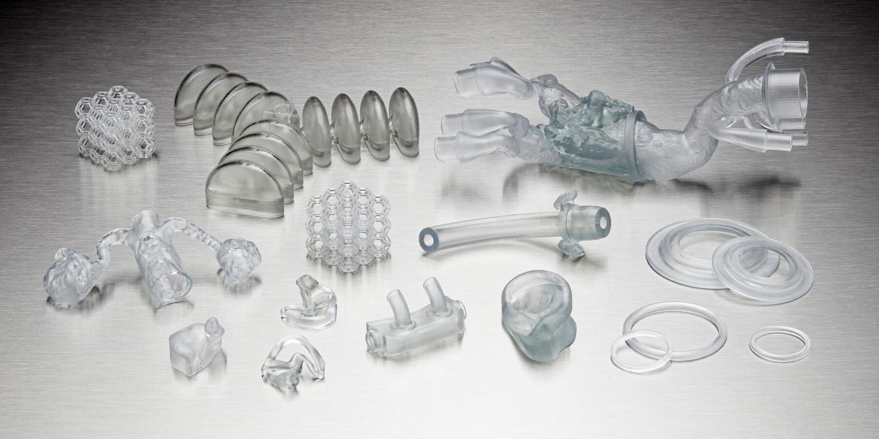 BioMed Flex 80A Resin ist ein hochleistungsfähiges, biokompatibles Material, das speziell für die Herstellung flexibler Teile entwickelt wurde, die in medizinischen und klinischen Anwendungen verwendet werden. Dank seiner Flexibilität und Strapazierfähigkeit ist es ideal für Produkte, die wiederholten Belastungen standhalten müssen, ohne ihre Form oder Funktion zu verlieren.