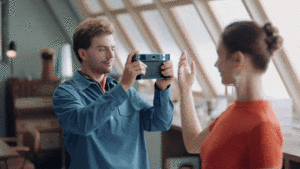Revopoint MIRACO 3D Scanner – Hochpräziser, tragbarer Scanner für professionelle Anwendungen Tragbarer Revopoint MIRACO 3D Scanner, ausgestattet mit Vierfach-Tiefenkamerasystem für präzise 3D-Scans und 8K-Farberfassung, geeignet für verschiedene Objektgrößen.
