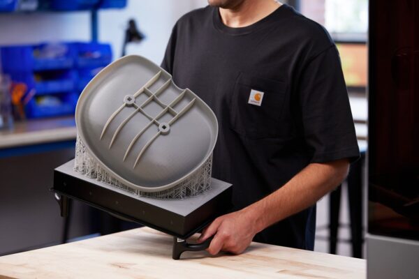 Formlabs Form 4L – Hochpräziser SLA-3D-Drucker für Industrie Formlabs Form 4L SLA-Drucker für große, komplexe Teile. Hier eine Sitzschale