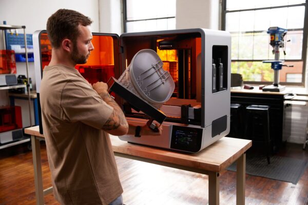 Formlabs Form 4L – Schneller 3D-Druck für Prototypen und Kleinserien Formlabs Form 4L SLA-Drucker für große, komplexe Teile