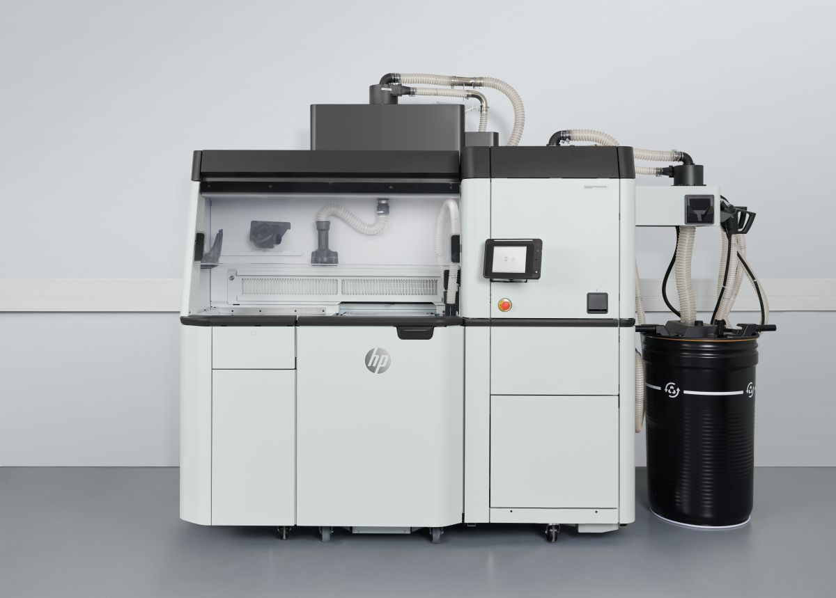HP Jet Fusion Processing Station – Perfekte Ergänzung für Ihre additive Fertigung HP Jet Fusion Processing Station – Automatisierte Nachbearbeitung und Materialaufbereitung für höchste Effizienz.